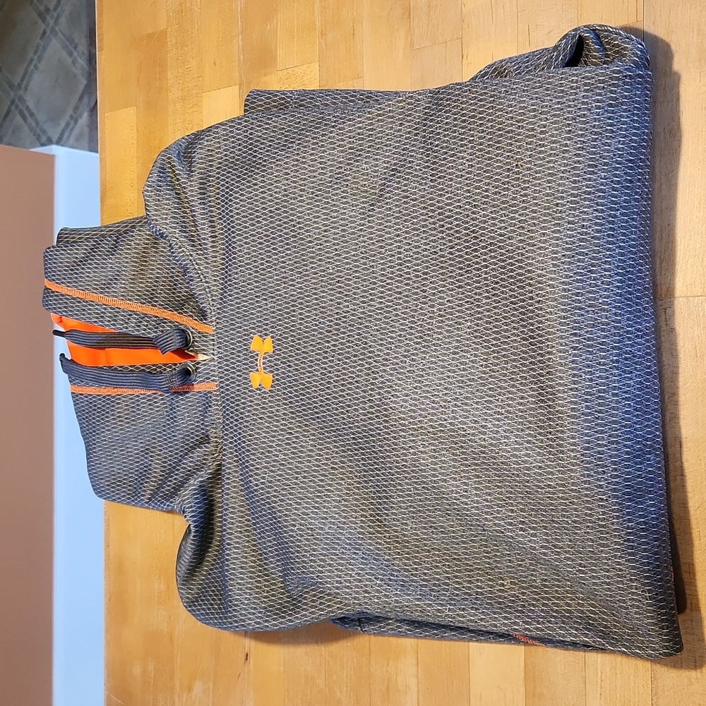 Under Mens sweatshirt